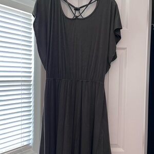 Classic Short-Sleeve Scoop Neck Olive Green Dress